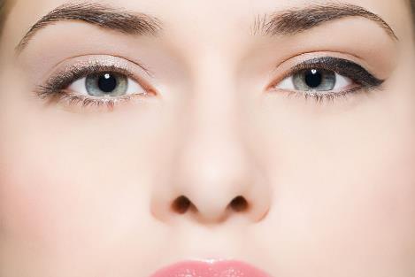 常擠黑頭易擠出酒渣鼻,教你如何有效去除鼻周黑頭