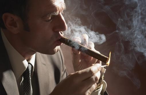 抽煙對于皮膚的危害:吸煙男人護膚須注意隔離和清潔