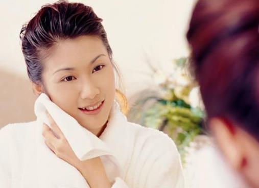 徹底卸妝也容易長(zhǎng)色斑嗎?5大不為人知的美白誤區(qū)