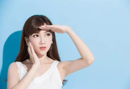 防曬霜卸不干凈會怎么樣?油皮用防曬噴霧效果好還是面霜好?