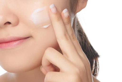 淡鹽水敷臉能修復(fù)敏感肌嗎?用礦泉水敷臉能起到補(bǔ)水的作用嗎