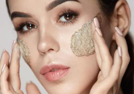 毛孔粗大用收斂水有用嗎?毛孔粗大和缺水有關(guān)系嗎