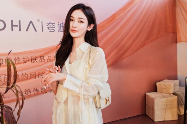 WOW Light聯(lián)手國貨“抗老專業(yè)線”創(chuàng)新品牌夸迪,點亮雷虎浪漫街區(qū)