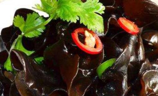 女性由于對著電腦屏幕皮膚會暗沉無光 這10種排毒食物要記住