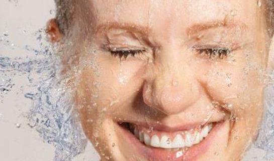 鼻子容易出油是很多人的難言之隱 六招讓它干爽起來