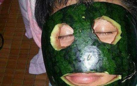 西瓜面膜還有良好的補水作用 皮膚水嫩不是夢