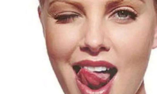 到了一定的年紀(jì)之后皺紋就會(huì)開(kāi)始慢慢長(zhǎng)出來(lái) 不想長(zhǎng)皺紋要少吃點(diǎn)