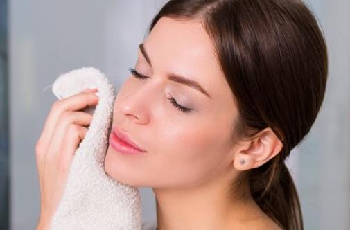 愛喝酒的人皮膚會越來越差嗎 保養皮膚有什么妙招