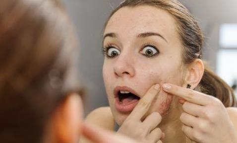 臉上為什么會長粉刺呢 正確去除粉刺的方法