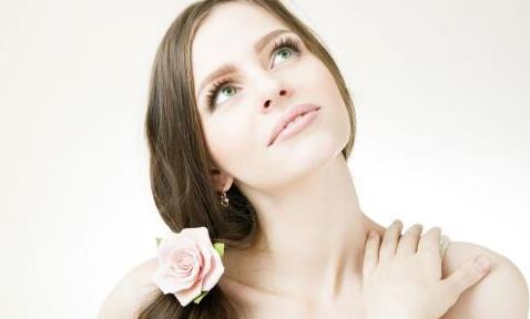 嘴唇干燥起皮該怎么辦 嘴唇干燥起皮用什么唇膏