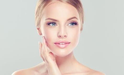 臉上一直出油的原因 臉上出油的話該怎么辦