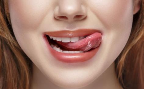 嘴唇干燥起皮該怎么辦 嘴唇干燥起皮用什么唇膏