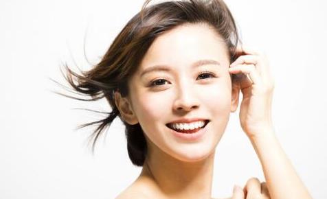 臉上一直出油的原因 臉上出油的話該怎么辦