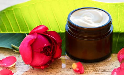 眼霜和眼部精華的區別 眼霜什么時候用怎么用