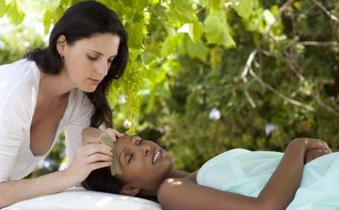 毛孔粗大是什么原因造成的 有什么快速有效縮毛孔的方法