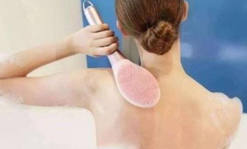 背部為什么會長痘 背部長痘的話應該要怎么處理