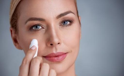 皮膚老化的現象和損壞的原因 皮膚的保健方法和預防措施