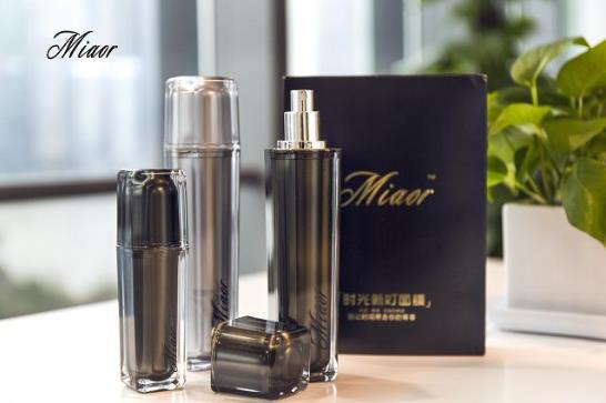 大牌太貴、小牌質(zhì)量沒保證,如何破局?這家公司立志成為化妝品中的“小米”