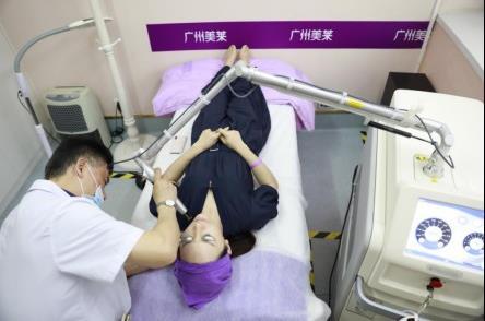 為了演《破冰行動》霸氣冷艷女毒販 她用激光瘋狂“打臉”