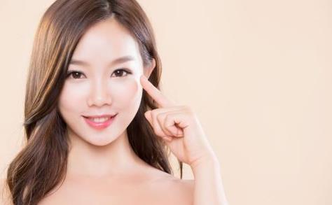 近視的話可以做雙眼皮手術(shù)嗎 做雙眼皮手術(shù)前要做什么準(zhǔn)備