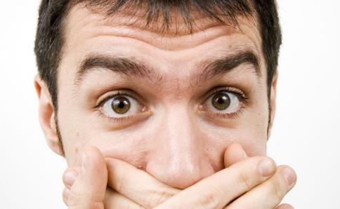 為什么年紀輕輕就有抬頭紋 抬頭紋重的原因 抬頭紋怎么去除