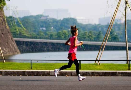 跑步穿暴汗服減脂快不快?暴汗服多久穿一次?
