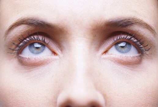 眼袋的形成原因有哪些?眼袋怎么消除