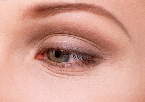 眼睛干澀是怎么回事?眼睛干澀怎么辦