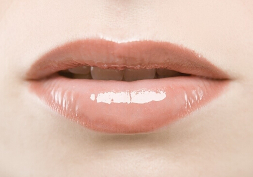 嘴唇發白是什么原因?嘴唇發白怎么辦?