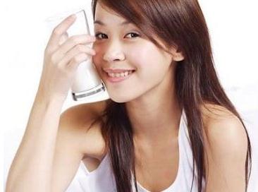 怎樣減少電腦輻射的危害?午飯后喝酸奶減少電腦輻射