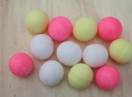 使用樟腦丸應(yīng)注意什么？樟腦丸對人有害嗎