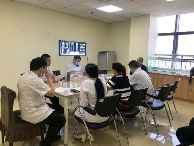 合川宏仁醫院骨科為4年疼痛的22歲小伙成功實施雙髖關節置換術