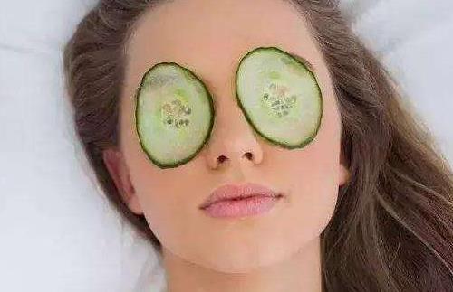 一覺醒來,身體浮腫,浮腫只是因?yàn)樗昂人畣幔? border=