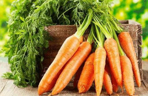 長期面對電腦對皮膚哪些危害?電腦族吃什么對皮膚好?