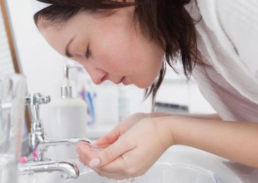 為什么一熬夜就長痘?熬夜如何避免長痘?