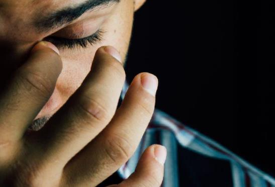 眼睛迷糊吃什么好?眼睛迷糊的原因有哪些?