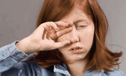 假性近視有哪些癥狀?為什么會患假性近視?