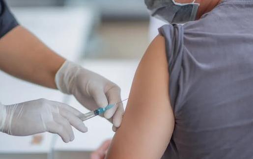 打完疫苗過一天后喝酒有事嗎?吃瀉藥能打新冠疫苗嗎?