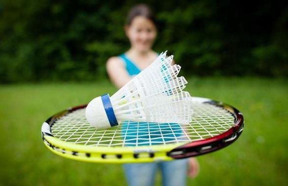打羽毛球怎么會屁股痛?打羽毛球的技巧