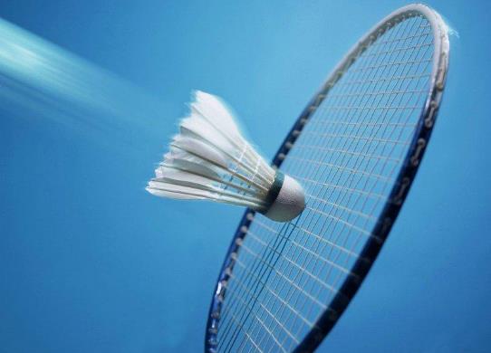 打羽毛球怎么會屁股痛?打羽毛球的技巧