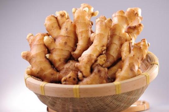 生姜擦腳底有什么好處?生姜能生發是真的嗎?