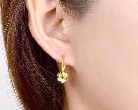 打耳洞要注意些什么?耳朵流膿還能帶耳釘嗎?