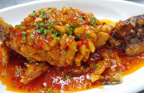 被魚刺卡了喉嚨怎么自救?喉嚨被魚刺卡了喝醋有用嗎?