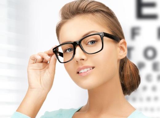 近視多少度可以做近視眼手術?做了近視手術可以玩手機嗎