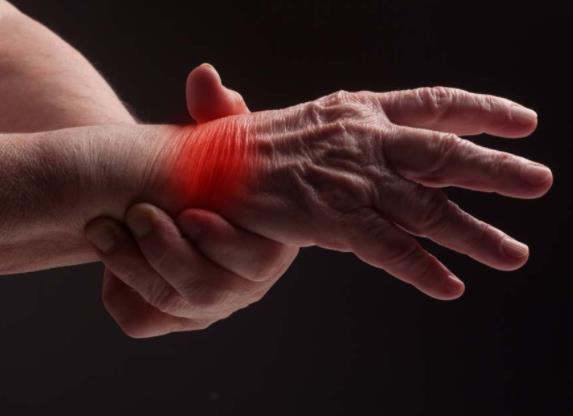 大腿像風(fēng)濕一樣痛是什么原因?風(fēng)濕性多肌痛癥最禁忌的是什么