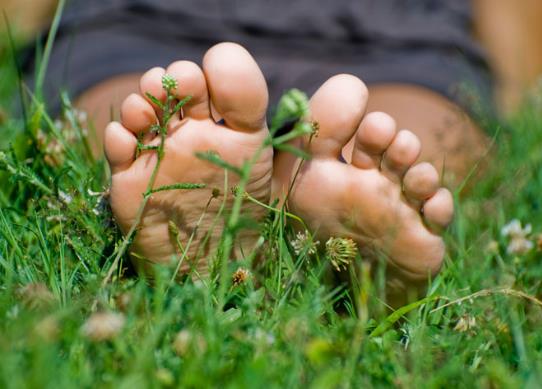 腳后跟干裂擦什么滋潤?醋能軟化腳上的硬皮嗎