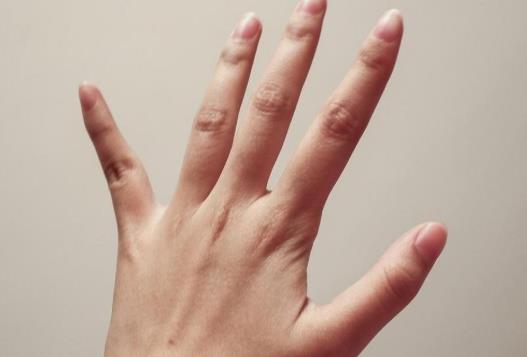 為什么掰手指頭會響?掰手指關節響好不好