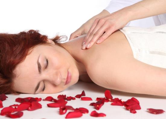 什么精油對孕婦沒有傷害?精油開背有什么好處