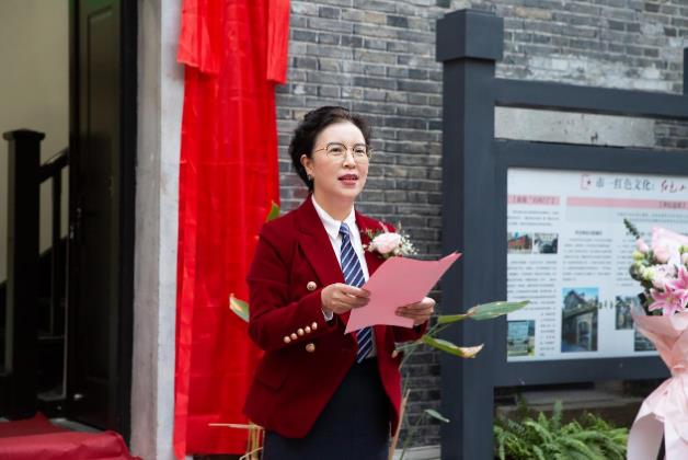 杭州市整形美容行業(yè)協(xié)會積極開展征詢工作,杭州市一主任醫(yī)師張菊芳主持會議