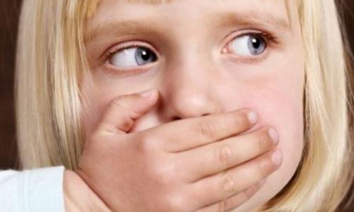 打嗝是什么原因引起的 打嗝的時候有什么止嗝方法